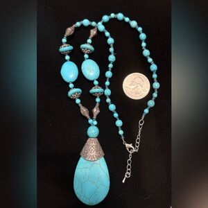 Turquoise Beaded Necklace with Silver Accents (dv)